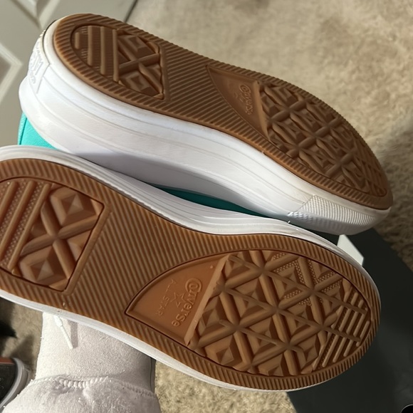 Women’s Chuck Taylor All Star Converse Move Sneakers, Size 9 - Picture 2 of 4